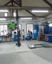 Werkstatt von innen - KFZ-Werkstatt, Alexander Adam, Karosseriebau/Unfallinstandsetzung