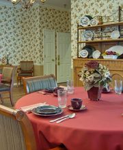 Glendale Gardens Memory Care image 6