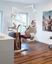 Zahnarztpraxis Dr. Volker Wolff in Lübeck Bild 4