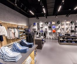 Calvin Klein Jeans immagine 3