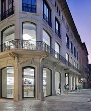Apple Via Rizzoli immagine 1