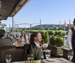 Restaurant "Rheinterrassen" mit Sommerterrasse