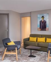 Suite - Living room sofa bed