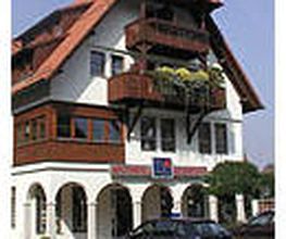 Aussenansicht der Apotheke am Adlerplatz