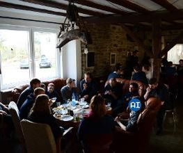 Meeting im Gastraum