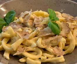 Pasta in der Alten Kanzlei in Wangen
Beste Pasta in Ihrer Nähe bekommen Sie in Wangen! Wir lieben diese frische Küche und freuen uns, dass wir dies auch an unsere Gäste in Wangen weiter geben dürfen. Immer frisch zu bereitet direkt in unserem Restaurant in Wangen.