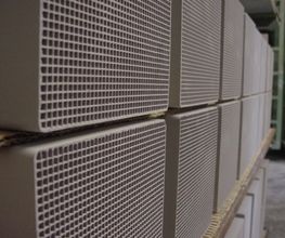 Keramik-Trägerwabe für katalytische Suspension