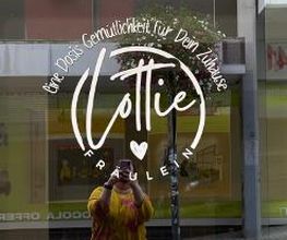 FRÄULEIN Lottie Bild 1