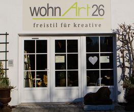 Eingang zur wohnArt26 in Übersee