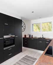 Hefti Ins AG, Küche in schwarz