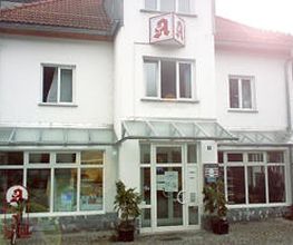 Aussenansicht der Löwen-Apotheke