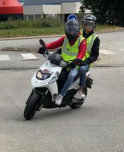 Driving S'CooL image 14