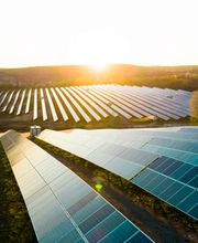 Gemeinsam entwickeln wir das für Sie passende Energiekonzept, das auf Ihre Bedürfnisse zugeschnitten ist. Unsere innovativen Lösungen geben Ihnen die Möglichkeit, unabhängiger von den Schwankungen der Strompreise zu werden.