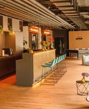 Bar im Communitybereich / Lobby des Stayurban in Nürnberg