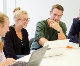 Ströer Online Marketing Kollegen am Arbeitsplatz