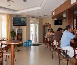 hostal-la-isla-bar-03.jpg