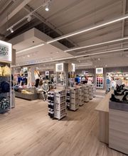 Lacoste Outlet Mac Arthur Glen Troyes image 5