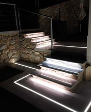Steintreppe außen beleuchtet.jpg