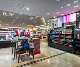 Douglas Erlangen Arcaden Bild 2