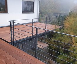 Balkon mit Holzbelag