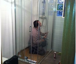 ALUMIARTE_INSTALACION_MAMPARA_BAÑO.JPG