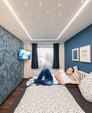 SZ - Casambi Sternenhimmel m. LED-Profil als Rechteck - beige matte Decke.jpg