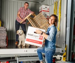 Lagercontainer auf LKW.jpg