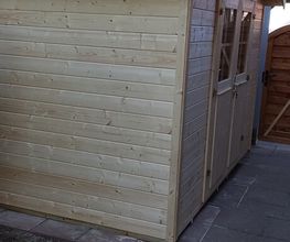 Montage Holz-Gartenhaus