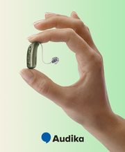 Oticon Real høreapparat - størrelse ift.  hånd - Audika