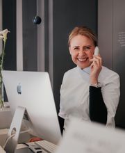 Nette und offene Kommunikation mit Kunden im Kosmetikstudio von Margarita M. Cosmetics in Remscheid