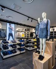 Calvin Klein Outlet image 3