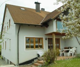 Referenzobjekt Die Doppelhaushälft in Maxhütte-Haidhof wurde erfolgreich durch das Team der Fa. Kompass Immobilien Ratisbona veräußert.