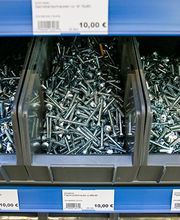 Mischen, wiegen und zu Kilopreisen bezahlen. Die Kleineisenauswahl ist groß.