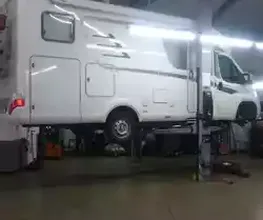 Ihr Wohnmobil oder Wohnwagen wie auch Ihren Anhänger können Sie bei uns warten oder reparieren lassen.