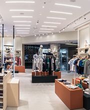 Lacoste Marseille Terrasses du Port image 7