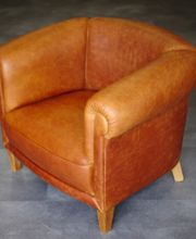 Sessel in Leder bezogen
