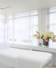 Lichtdurchfluteter Therapieraum für Rehabilitation und ganzheitliche Behandlungen