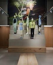 On Store NYC Williamsburg image 3