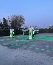 IPLANET Ricarica in sicurezza in modalità ultra fast per tutti i veicoli elettrici.