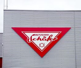 Außenwerbung - Fassen-/Hallenbeschilderung. Produziert von bausch werbeland aus Waiblingen.