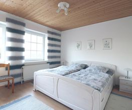 "Schwanensee ***" für 4 Personen, Schlafzimmer mit Doppelbett