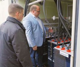Dipl.-Ing. Thomas Tschaftary präsentiert den autarxia Gewerbespeicher