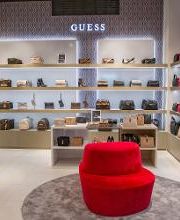 GUESS Bild 3