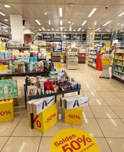 intérieur-de-la-pharmacie-sun-store-lausanne-grand-pont