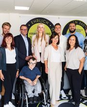 Teambild - AXA Versicherung ABSOLUT Finanz GmbH & Co. KG - Kfz-Versicherung  in  Krumbach