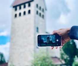Für Social Media Kanäle sind gute, authentische Fotos von großer Bedeutung. Wir fokussieren uns auf die Smartphone Fotografie.