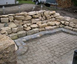 Trockenmauer aus Sandstein