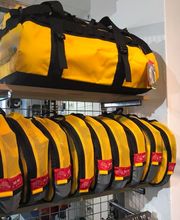 Défi Montagne - mountain shop à Peseux (NEUCHÂTEL). Magasin d'articles de sports spécialisés 

ski - escalade - cascade de glace - montagne - voyages - camping - trekking - randonnée montagne