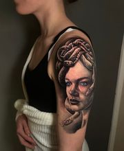 Bloody Dogs Tattoo & Piercing Siegburg Inh. Robert Pongrácz Bild 13