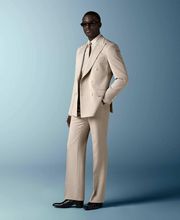 Wrinkle-Free 4-Ply wool delivers natural crease resistance and a refined drape, ideal for year-round wear.